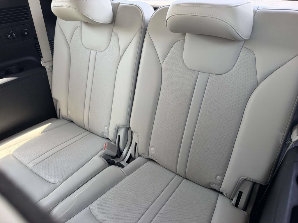 Used 2023 Kia Sorento EX w/ Panoramic Sunroof Package FWD image 12