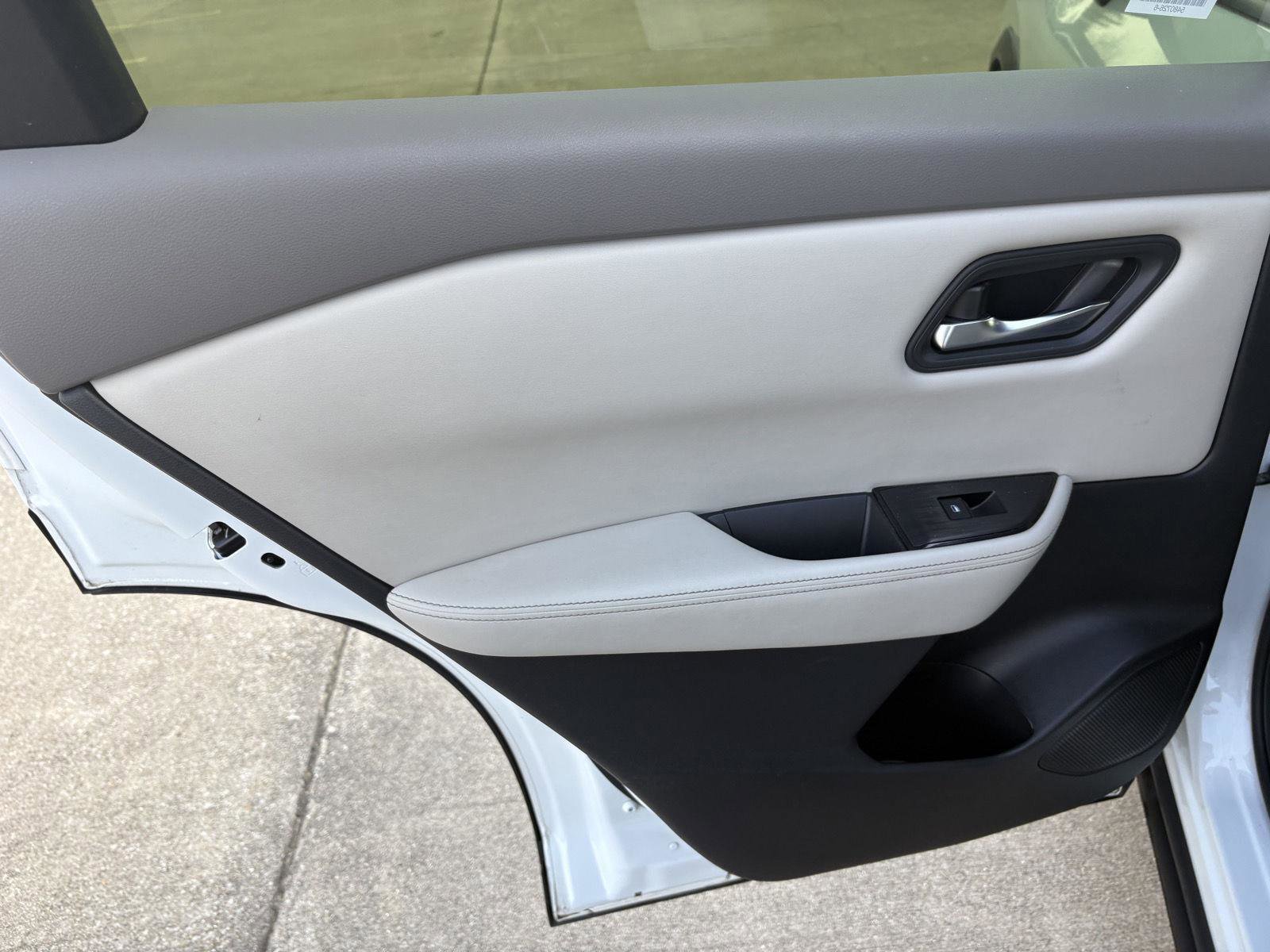 Used 2024 Nissan Rogue SV image 13