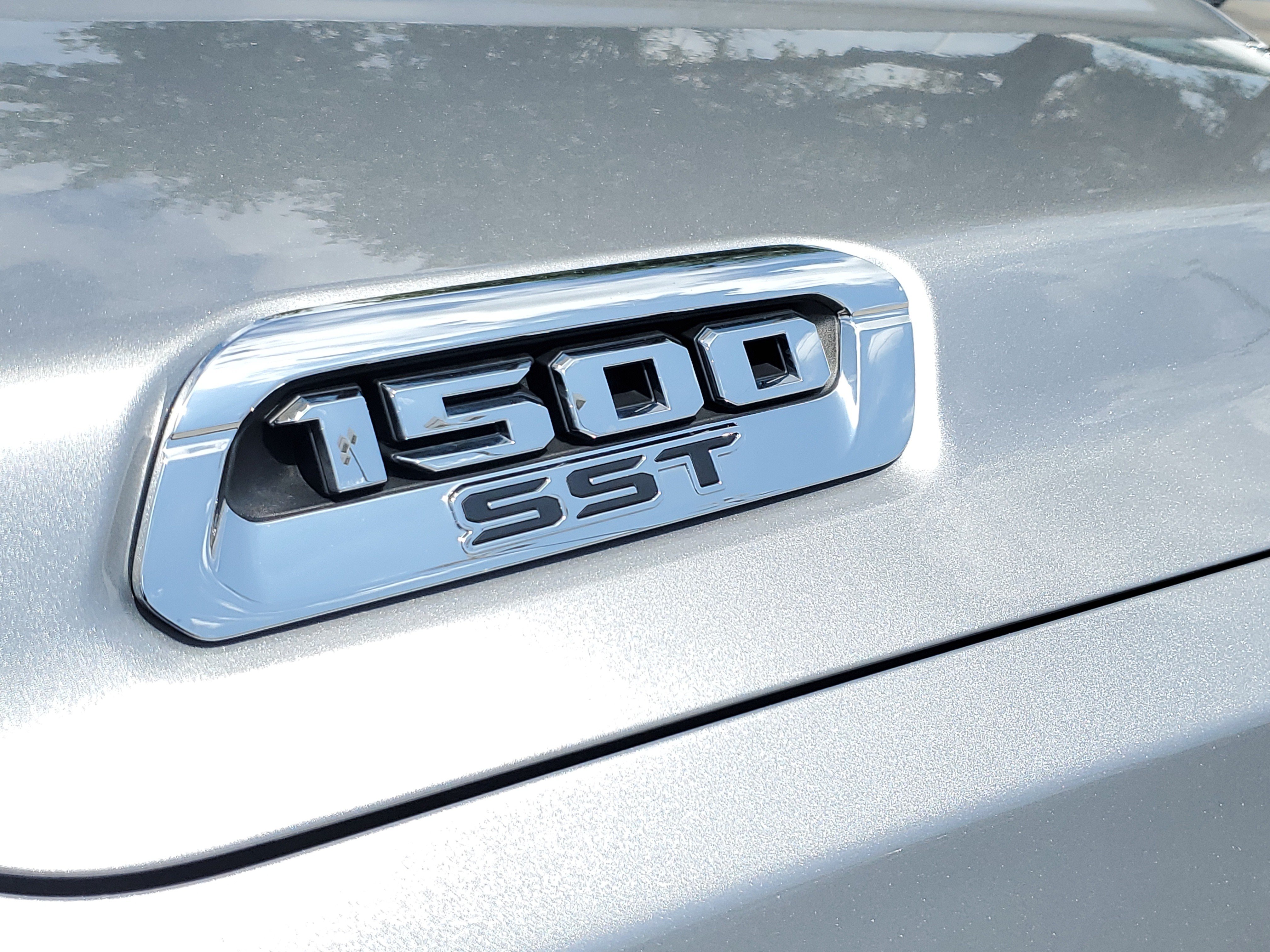 Used 2025 RAM 1500 Laramie AWD/4WD image 5