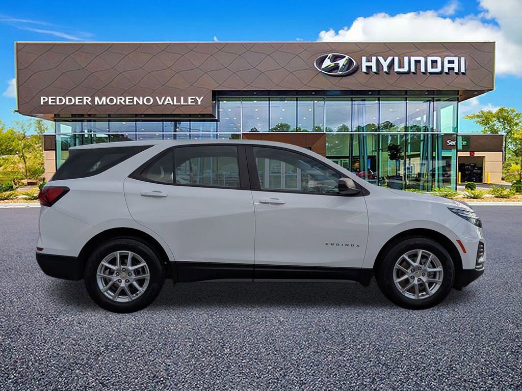 Used 2022 Chevrolet Equinox LS image 3