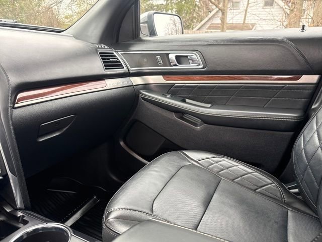 Used 2018 Ford Explorer Platinum AWD/4WD image 28