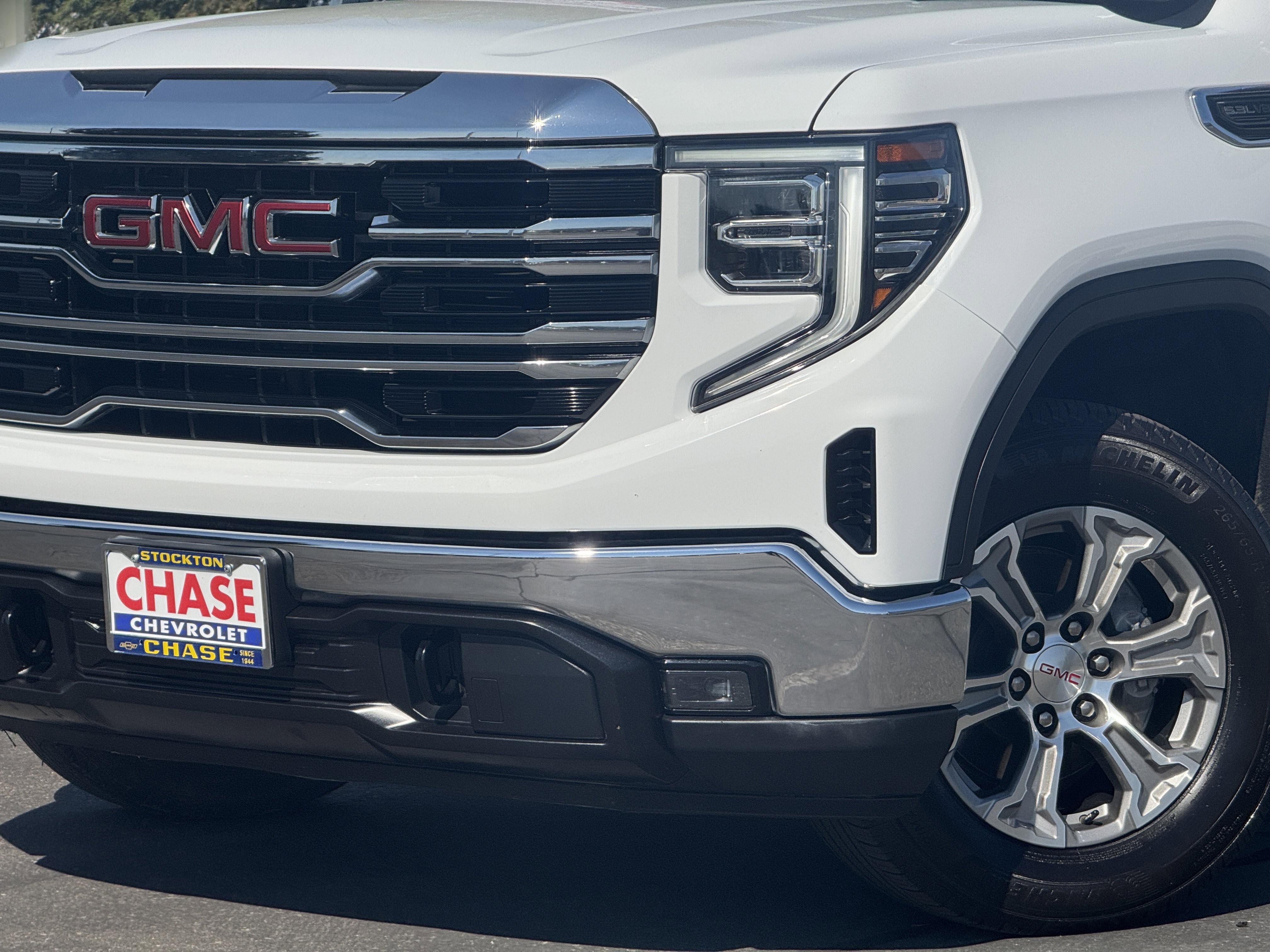Certified 2024 GMC Sierra 1500 SLT image 3