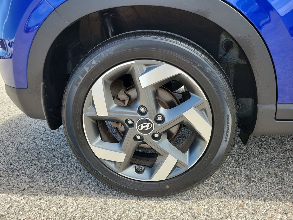 Used 2023 Hyundai Venue Limited FWD image 5