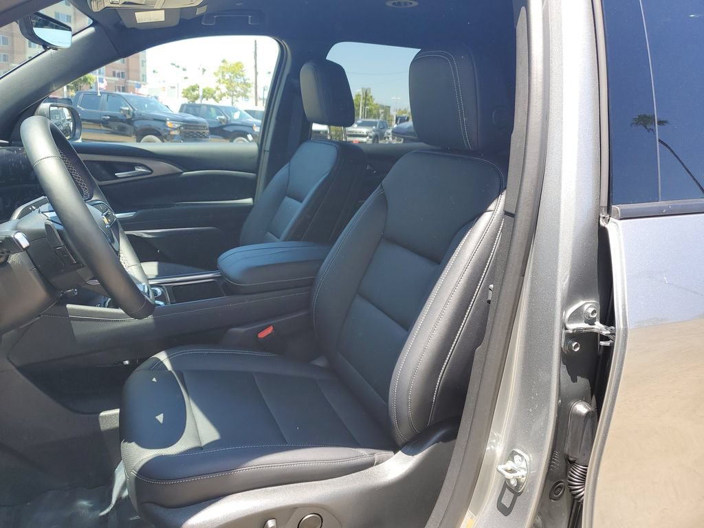 Used 2026 Chevrolet Traverse LT w/ Driver Confidence Package FWD image 19
