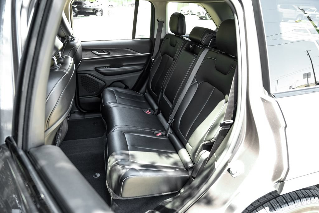 Used 2023 Jeep Grand Cherokee Limited AWD/4WD image 51