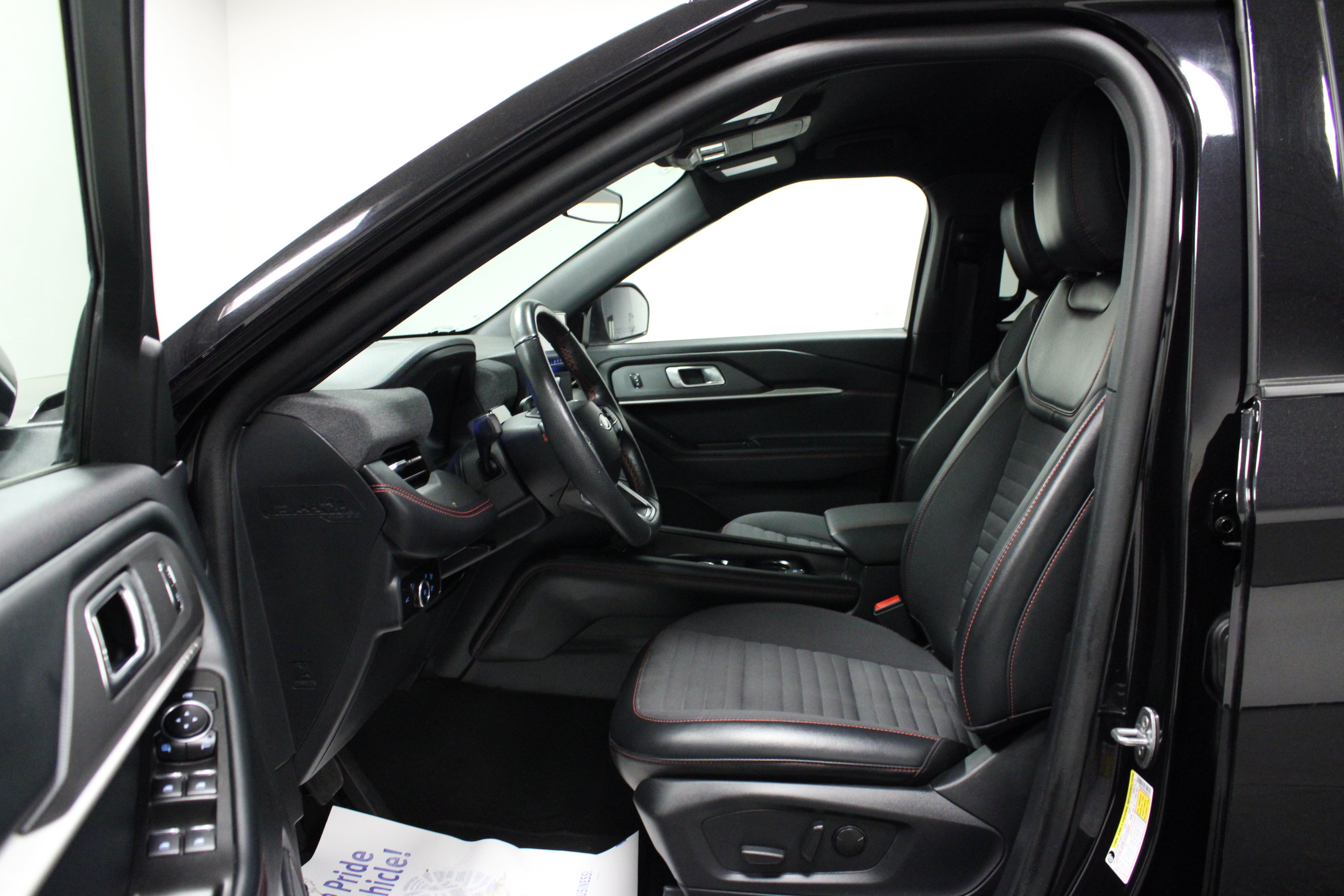 Used 2025 Ford Explorer ST-Line w/ ST-Line Street Pack AWD/4WD image 12