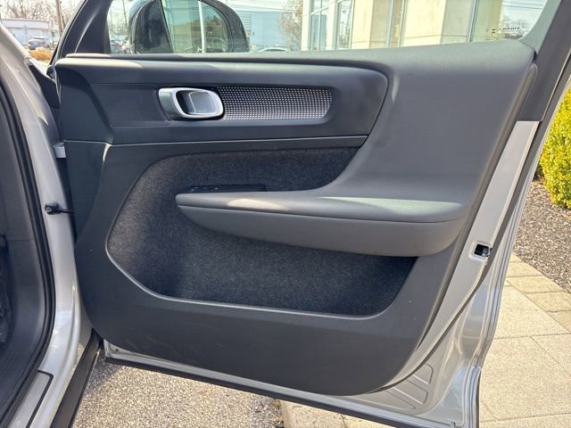 Used 2025 Volvo XC40 B5 Plus AWD/4WD image 15