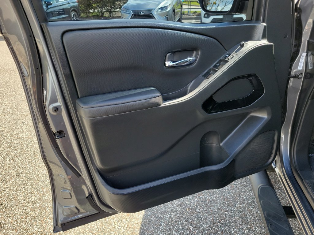 Certified 2023 Nissan Frontier SV w/ Midnight Edition Package RWD image 15