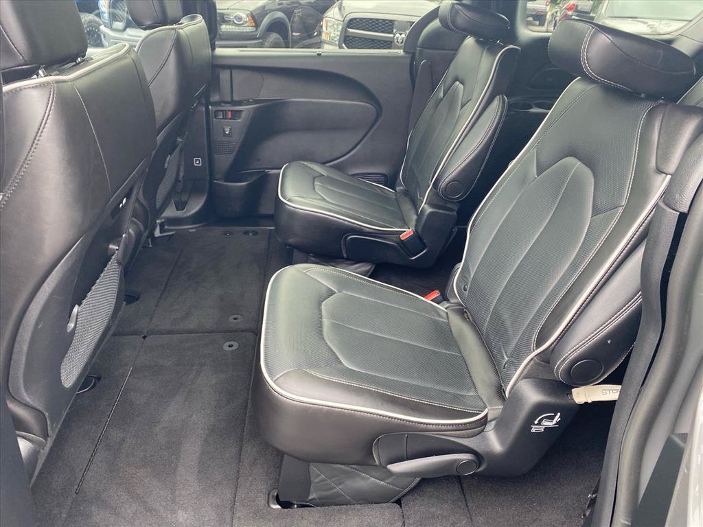 Used 2025 Chrysler Pacifica Limited FWD image 23