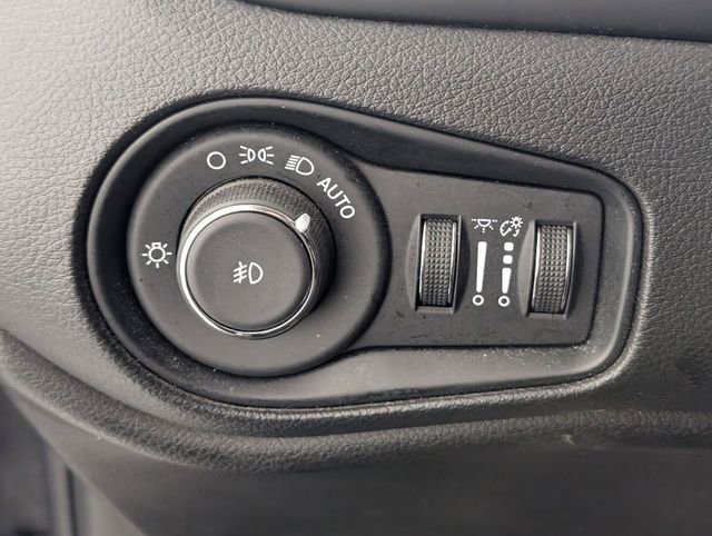 Used 2021 Jeep Renegade Latitude w/ Convenience Group image 14