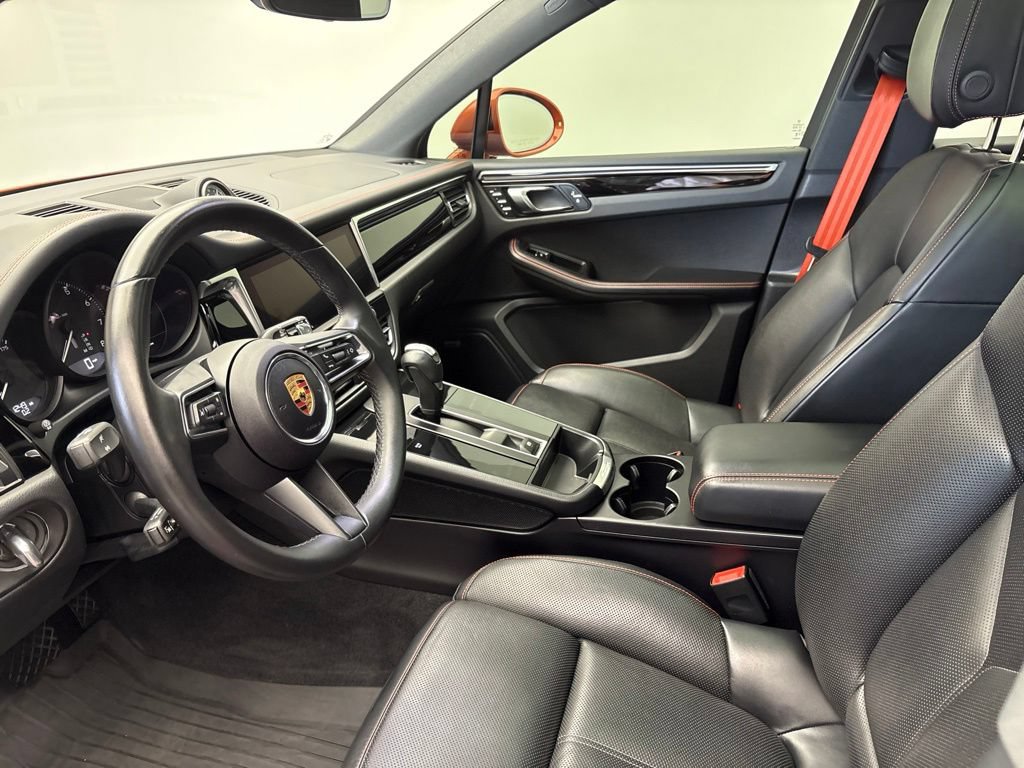 Certified 2024 Porsche Macan AWD/4WD image 5