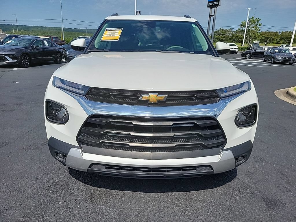 Used 2023 Chevrolet TrailBlazer LT w/ Convenience Package FWD image 2