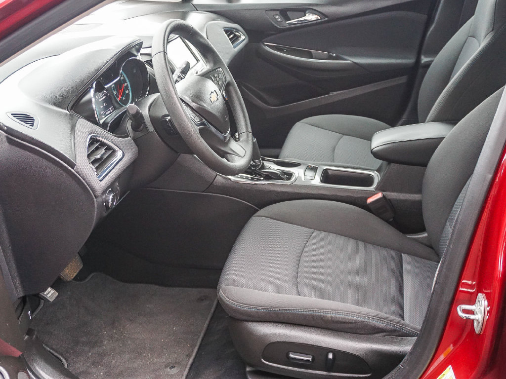 Used 2018 Chevrolet Cruze LT w/ Convenience Package FWD image 18
