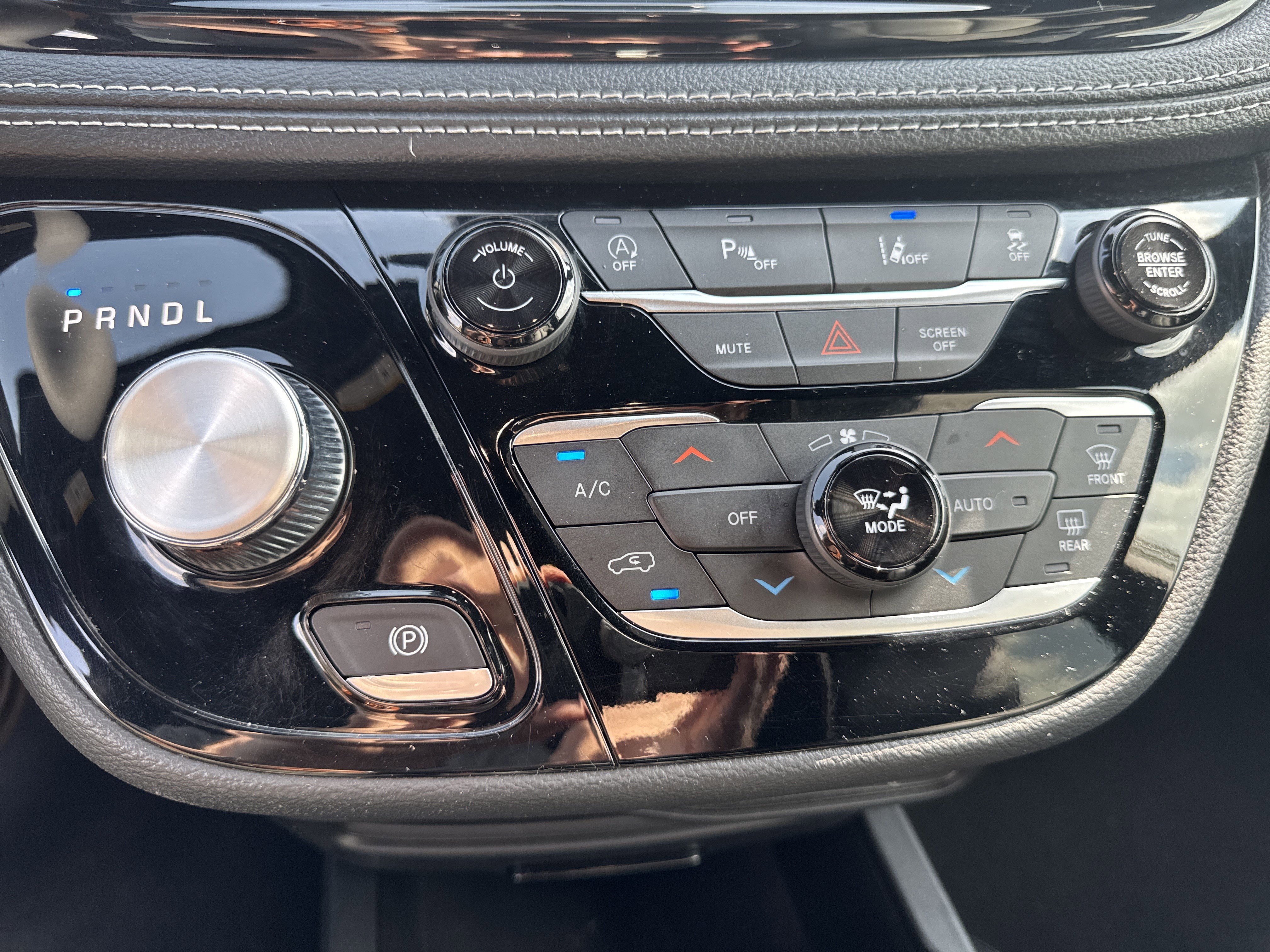 Used 2024 Chrysler Pacifica Touring-L w/ S Appearance Package image 38