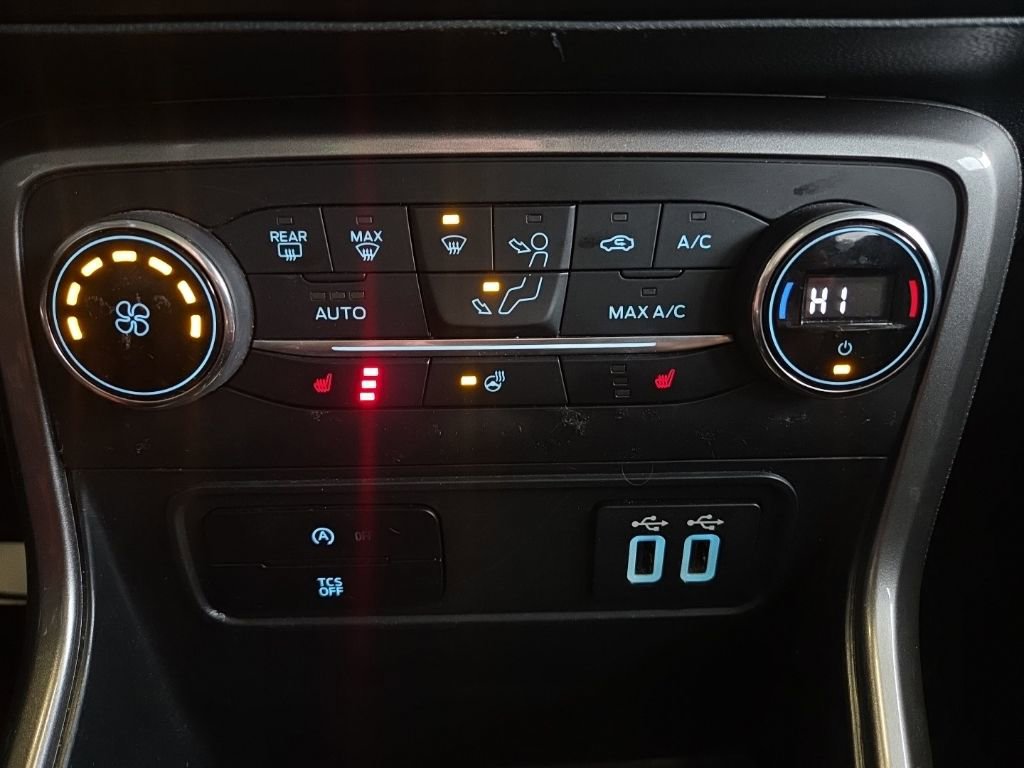 Used 2019 Ford EcoSport SES w/ SES Black Appearance Package image 20