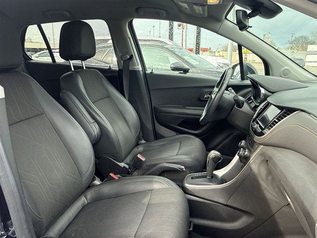 Certified 2022 Chevrolet Trax LT w/ LT Convenience Package image 28