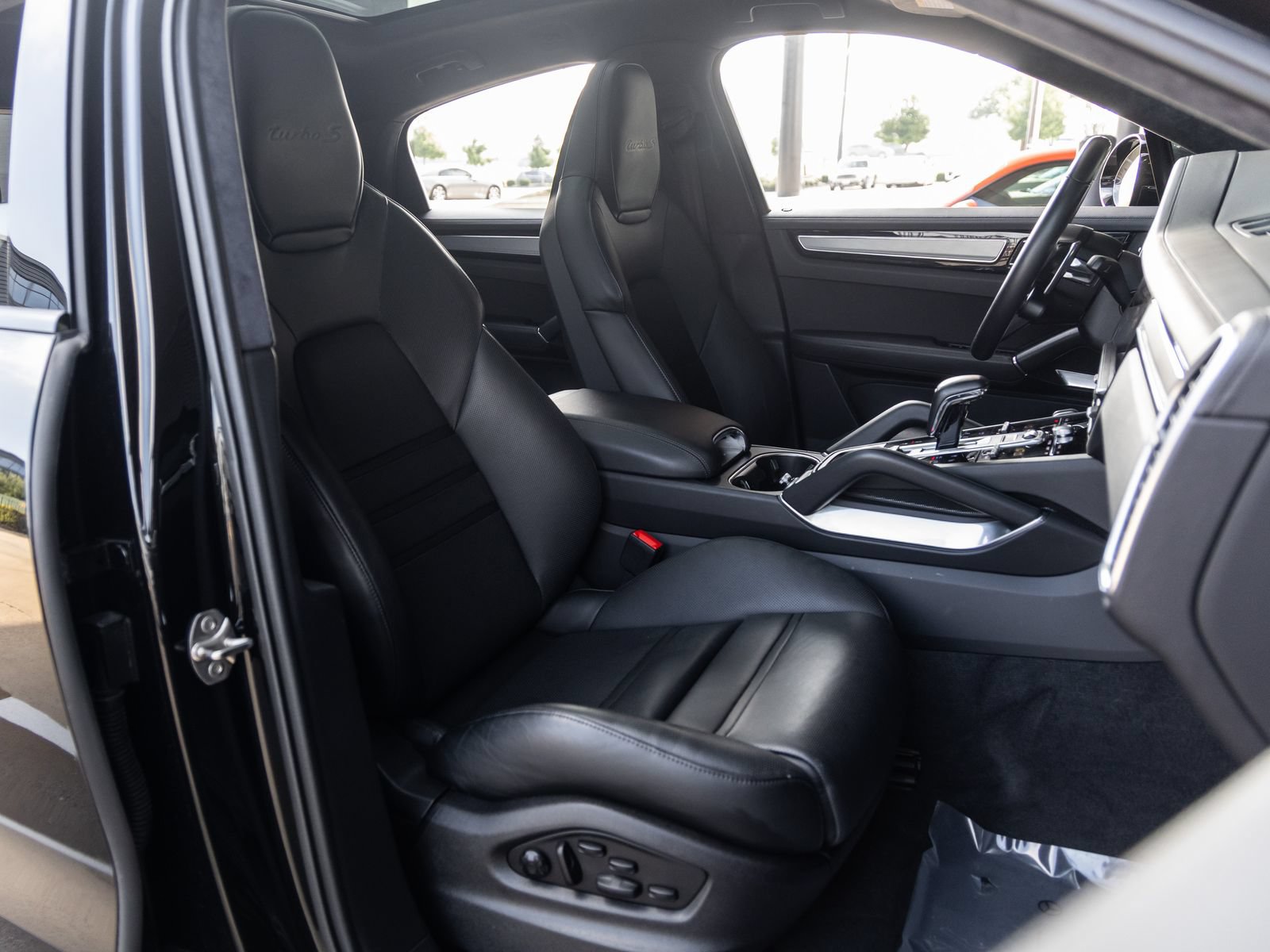 Used 2023 Porsche Cayenne Turbo S AWD/4WD image 43