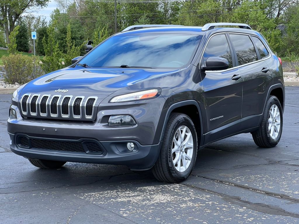 Used 2016 Jeep Cherokee Latitude AWD/4WD image 30