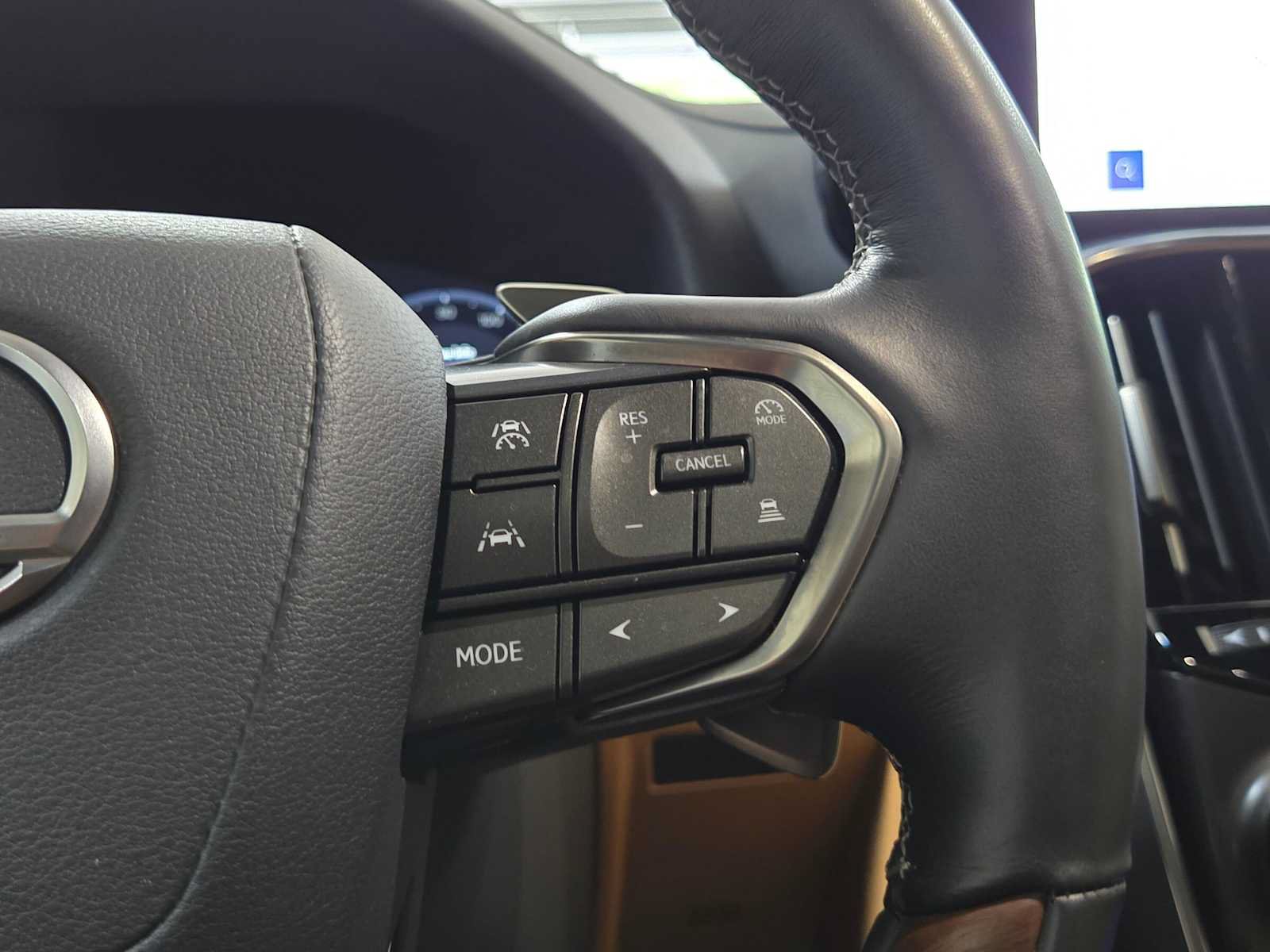 Used 2026 Lexus LX 600 4WD w/ Appearance Package image 32