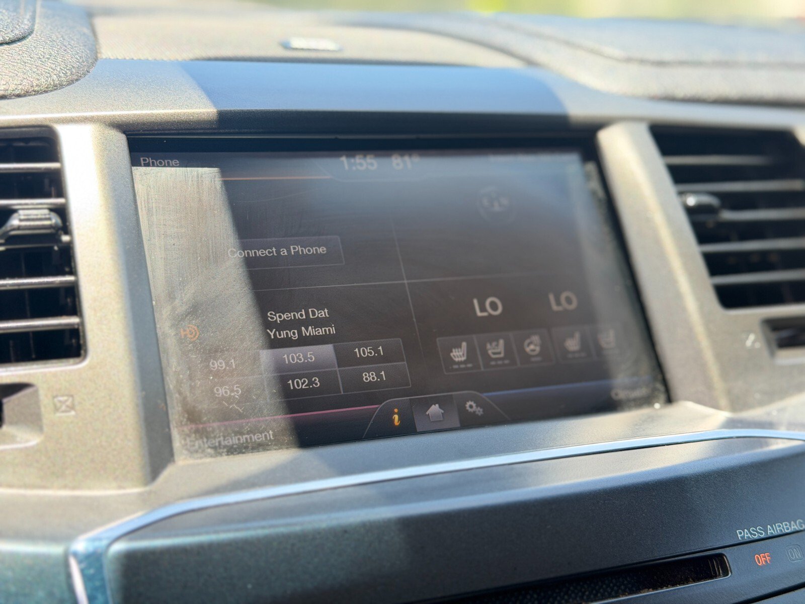 Used 2013 Lincoln MKS AWD image 20