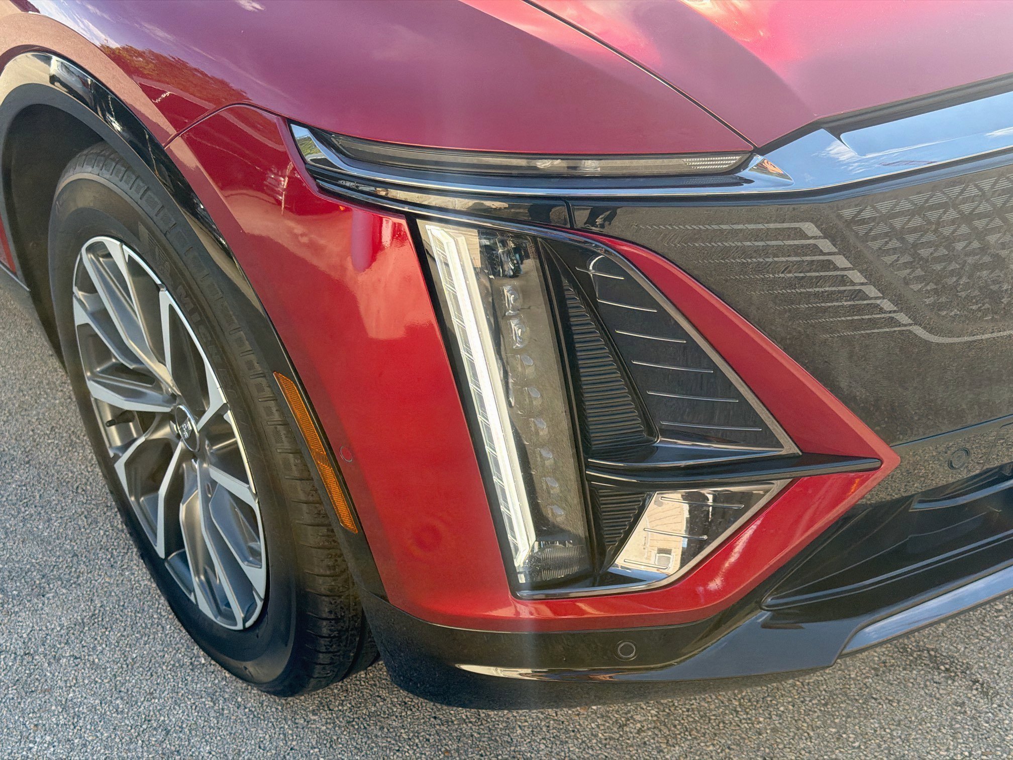Used 2024 Cadillac Lyriq Sport RWD image 30
