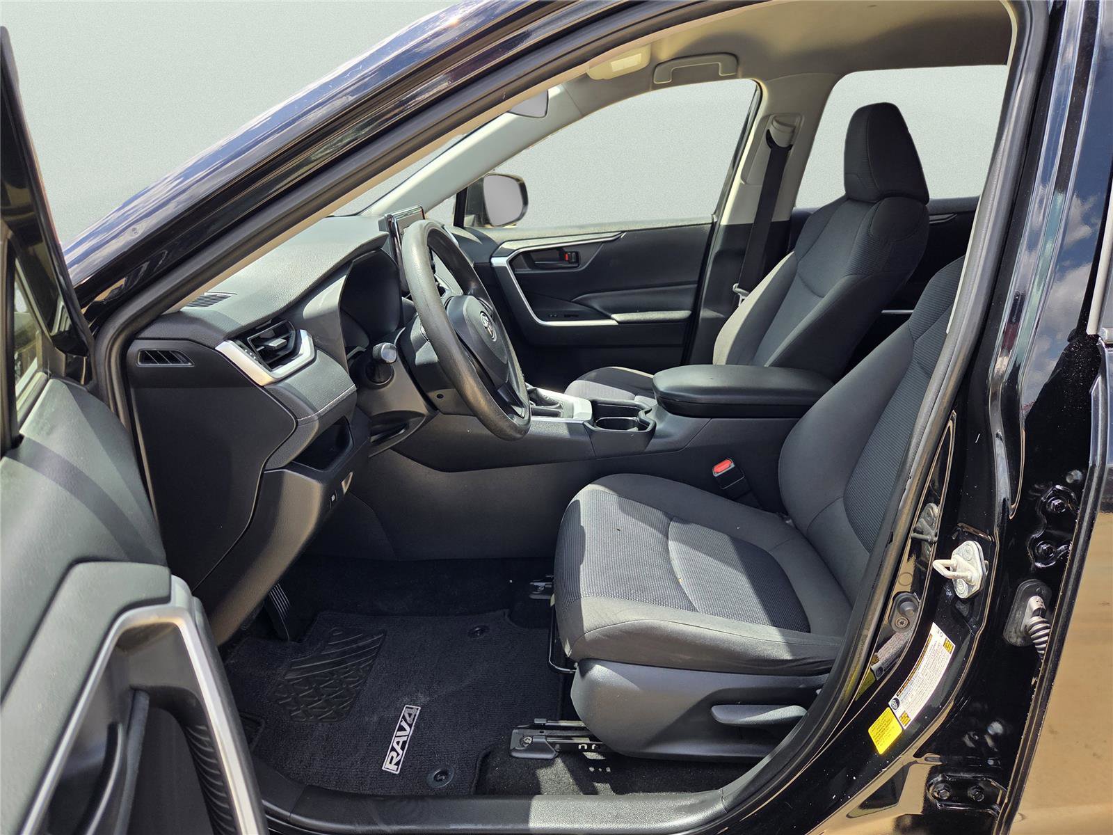 Used 2019 Toyota RAV4 LE image 13