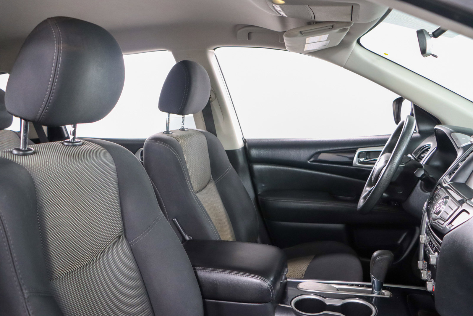 Used 2019 Nissan Pathfinder S image 26