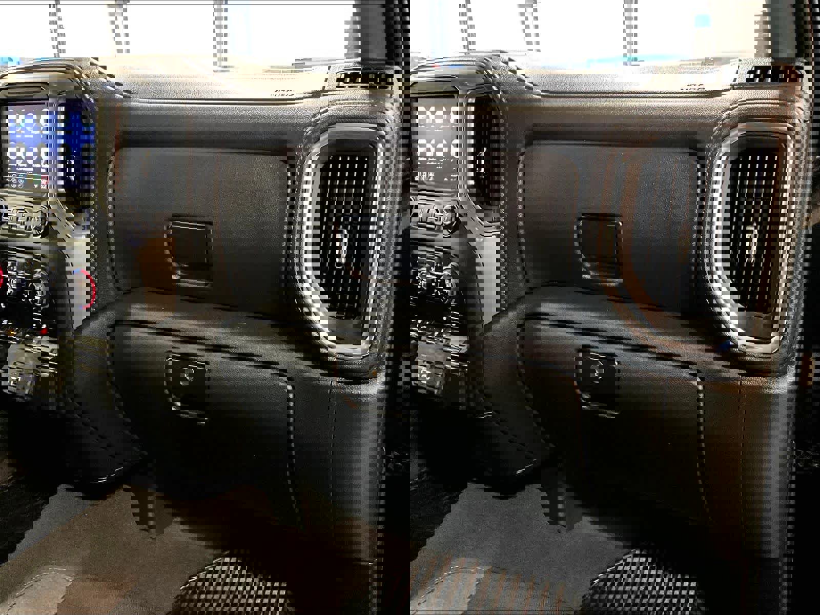 Used 2019 Chevrolet Silverado 1500 LT w/ All-Star Edition image 13