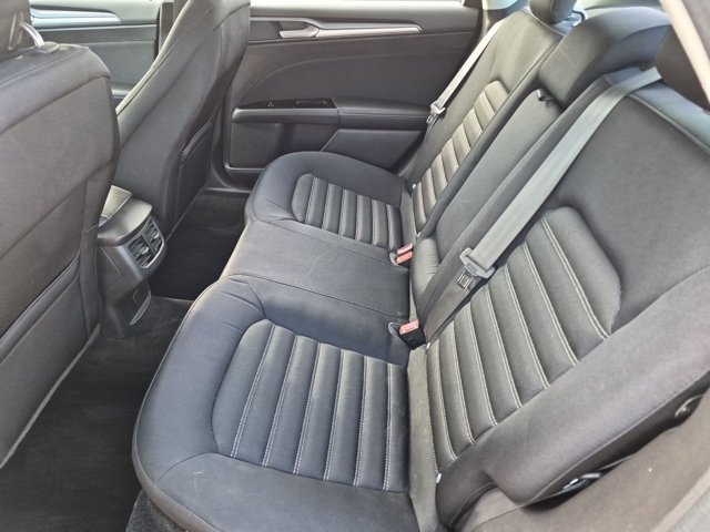 Used 2015 Ford Fusion SE FWD image 18