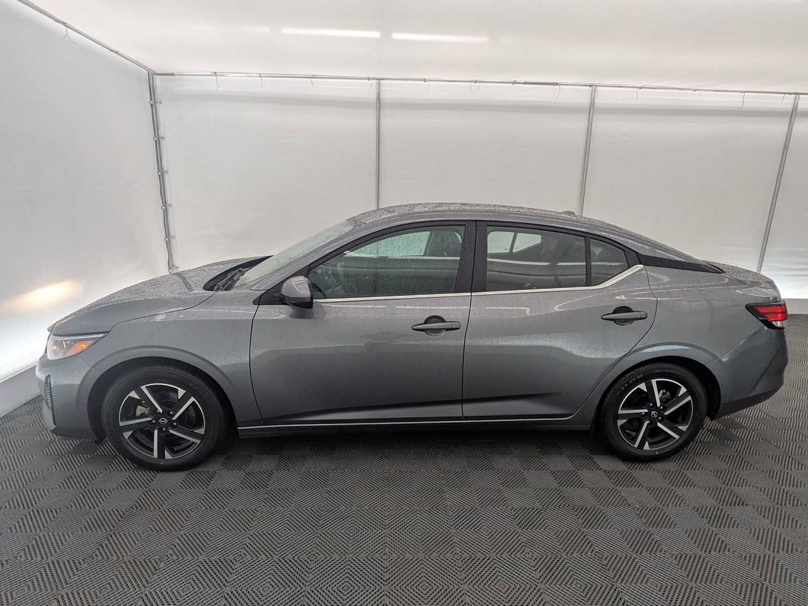Used 2024 Nissan Sentra SV FWD image 3