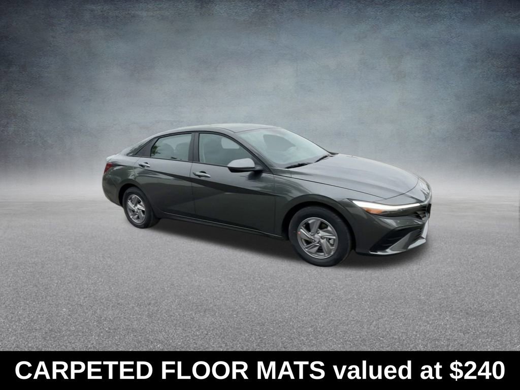 Used 2025 Hyundai Elantra SE image 2