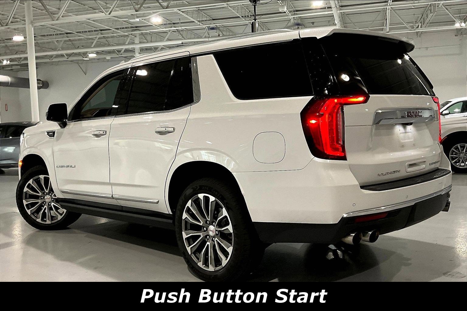 Used 2021 GMC Yukon Denali w/ Denali Premium Package AWD/4WD image 3