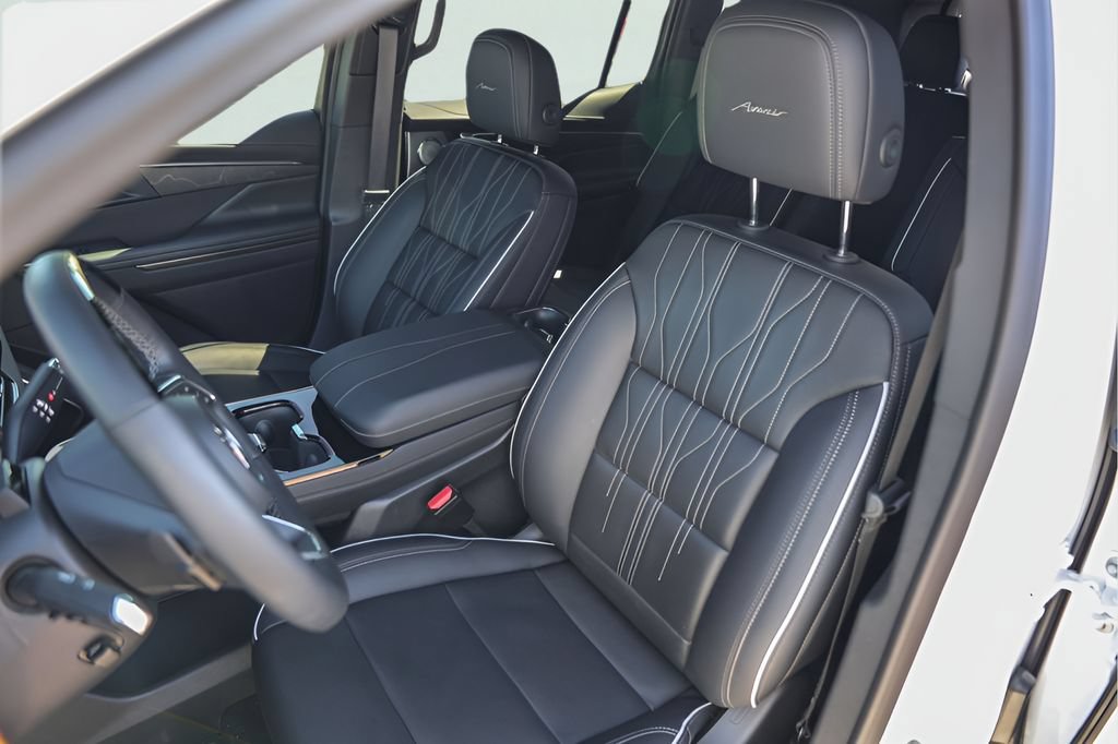 Used 2025 Buick Enclave Avenir w/ Super Cruise Package FWD image 10