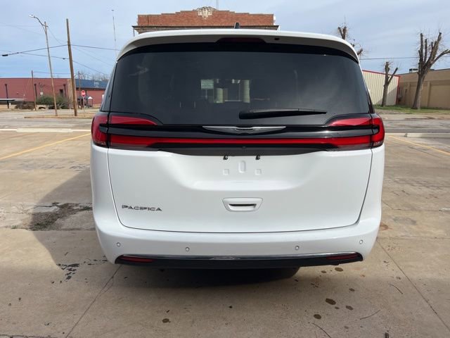Used 2024 Chrysler Pacifica Touring-L image 5