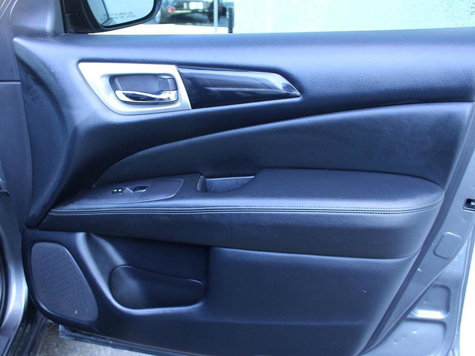 Used 2019 Nissan Pathfinder S image 23