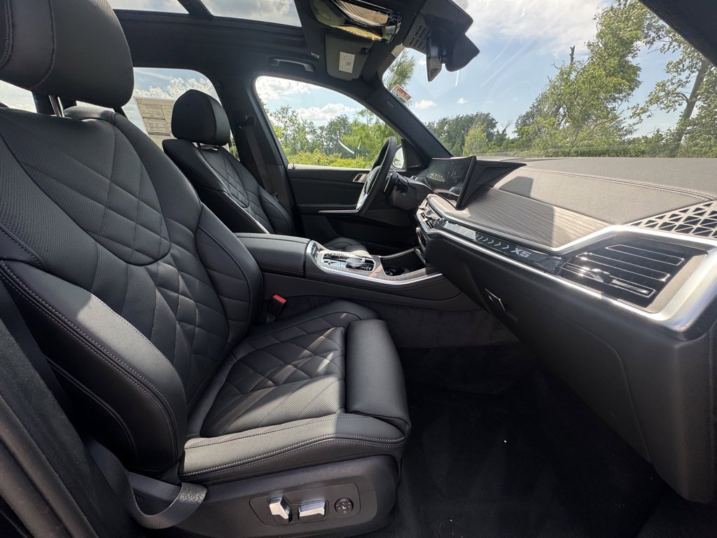 Used 2026 BMW X5 xDrive50e w/ Premium Package image 24