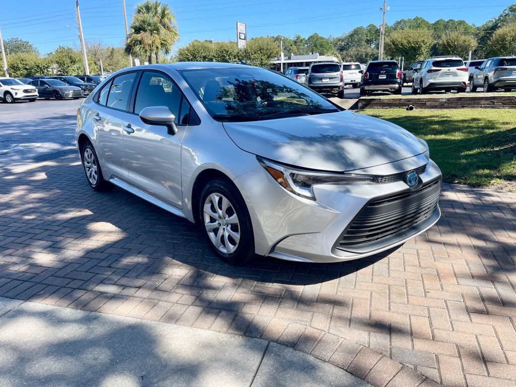 Used 2025 Toyota Corolla LE image 7