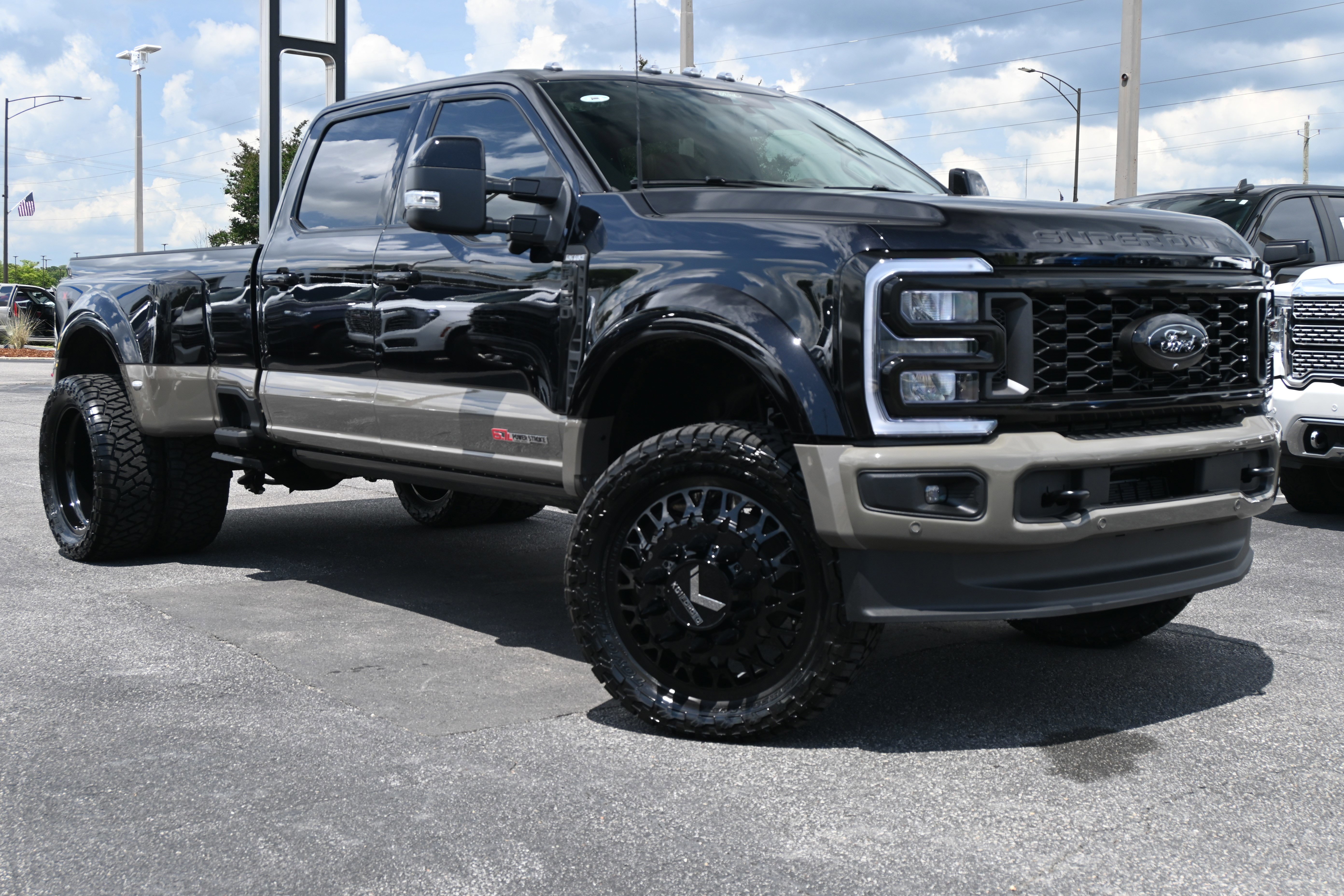 Used 2026 Ford F450 King Ranch w/ Snow Plow/Camper Package AWD/4WD image 2