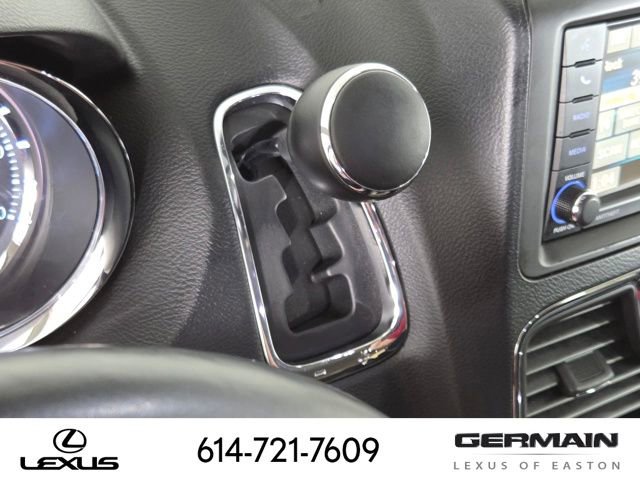 Used 2016 Chrysler Town & Country Touring w/ Driver Convenience Group FWD image 28