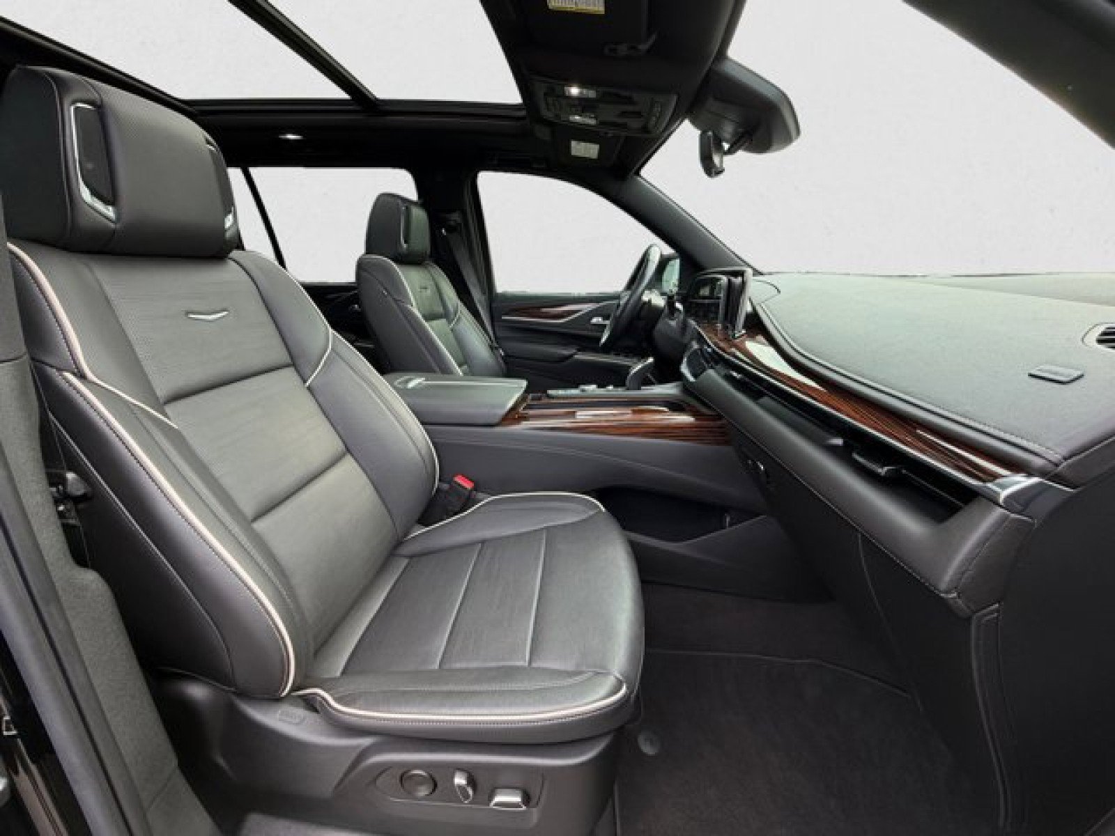 Used 2022 Cadillac Escalade ESV Premium Luxury w/ Performance Package image 21