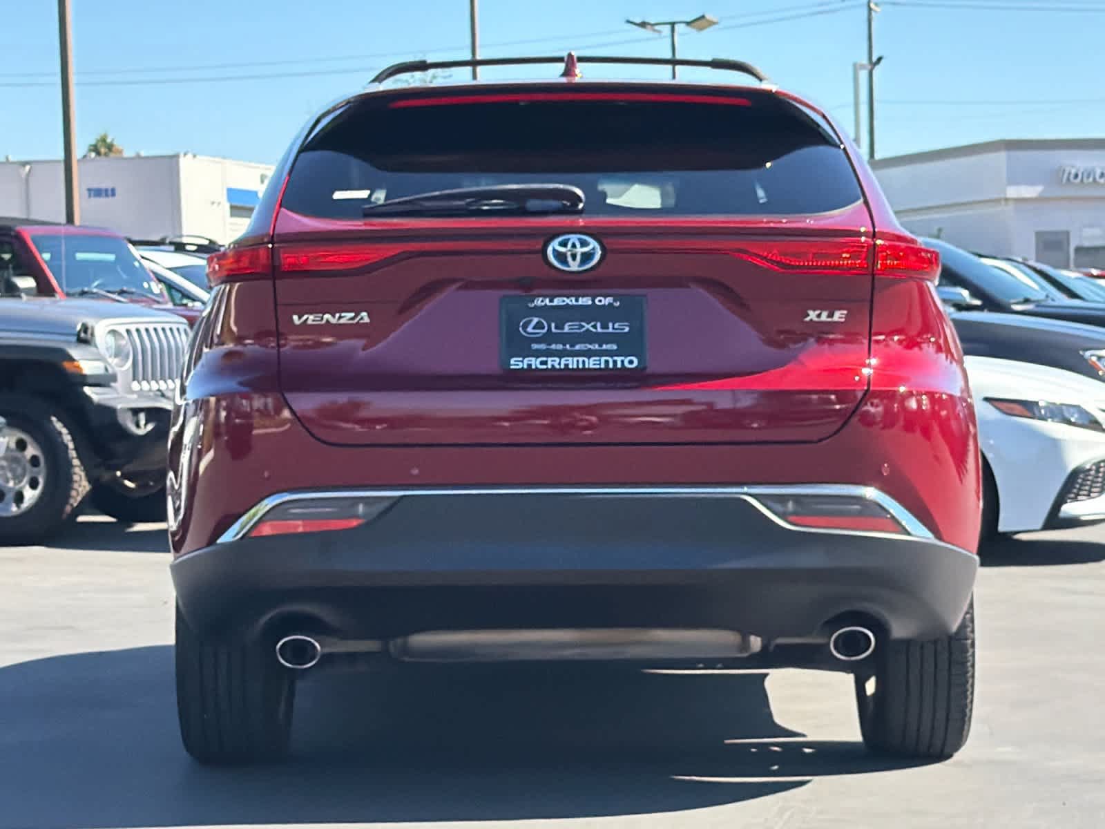 Used 2024 Toyota Venza XLE AWD/4WD image 8