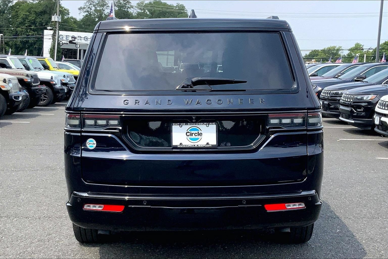 Certified 2025 Jeep Grand Wagoneer L Series III w/ Rear Seat Video Group 1 AWD/4WD image 4