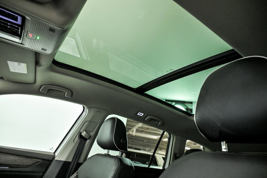 Certified 2025 Volkswagen Atlas SEL Premium R-Line image 14