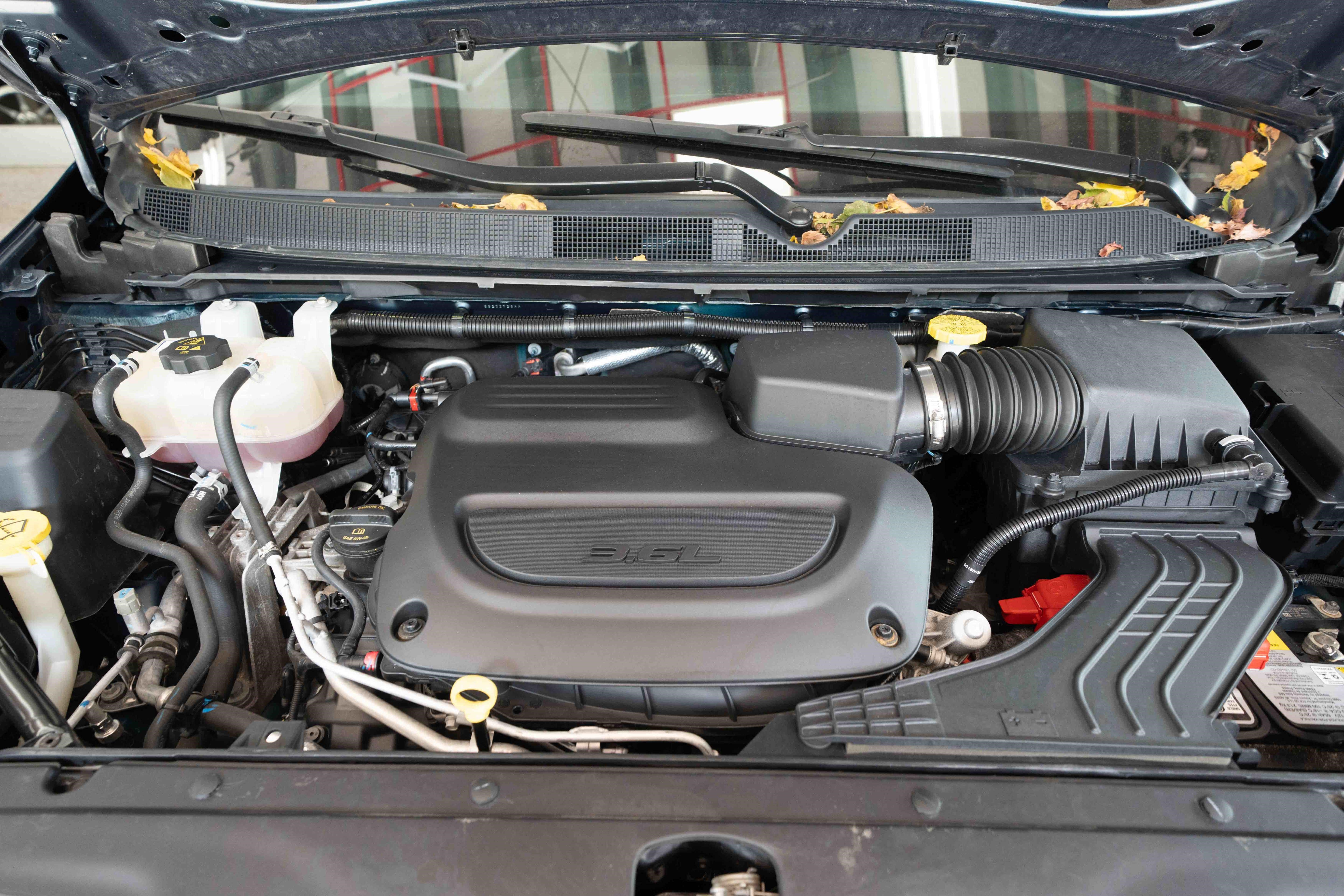 Used 2025 Chrysler Pacifica Limited FWD image 32