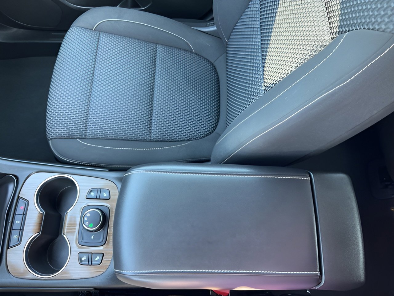 Used 2023 GMC Acadia SLE w/ Driver Convenience Package image 16