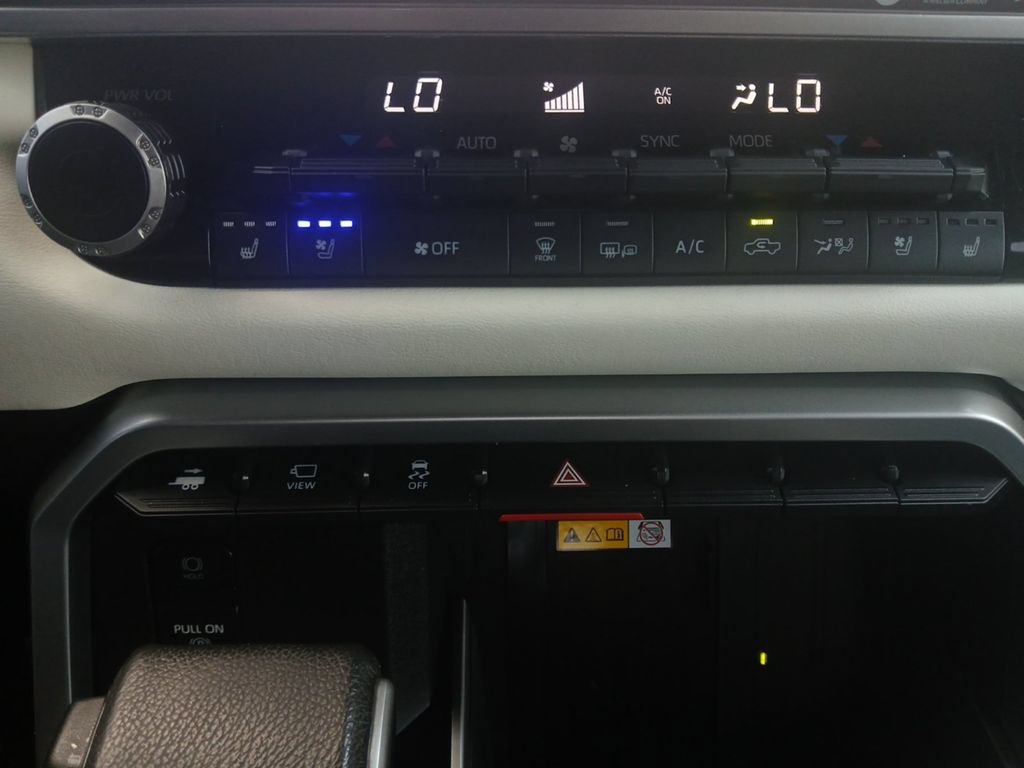 Used 2023 Toyota Tundra Capstone AWD/4WD image 4