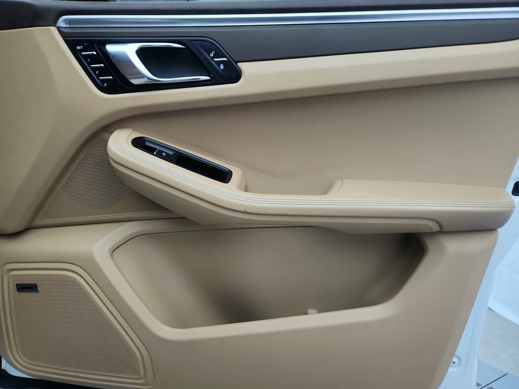 Used 2017 Porsche Macan GTS AWD/4WD image 27