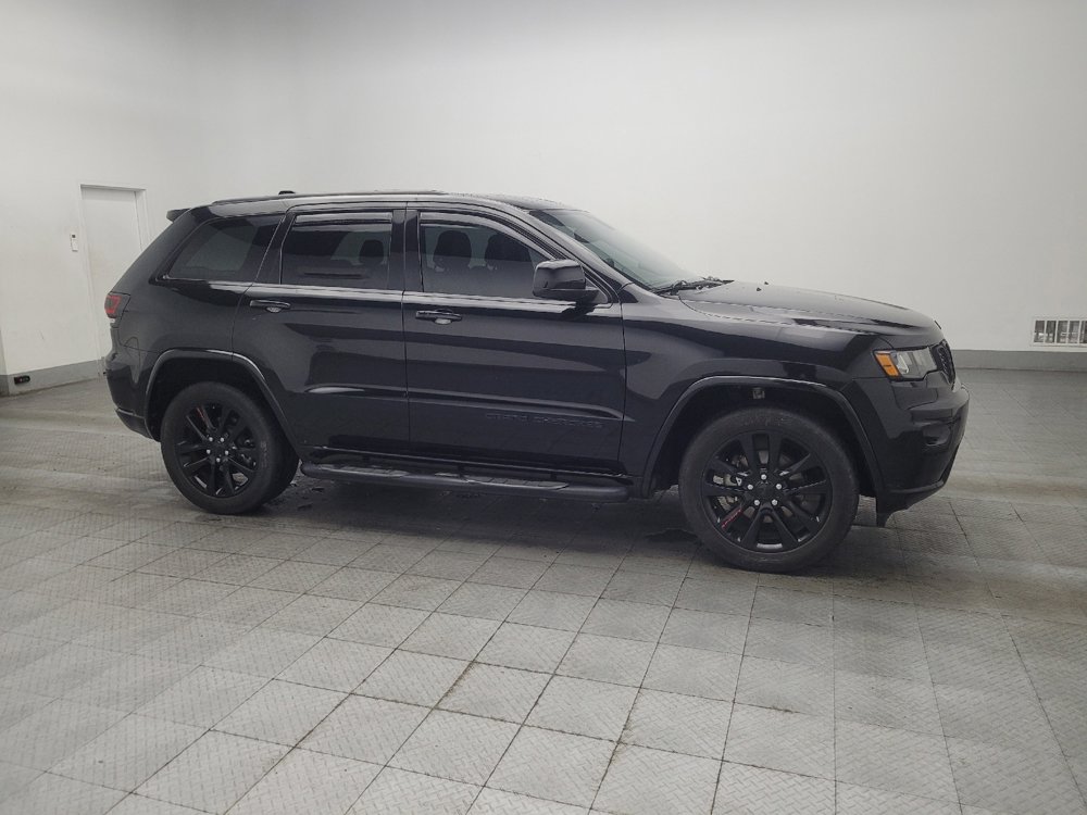 Used 2017 Jeep Grand Cherokee Altitude RWD image 11