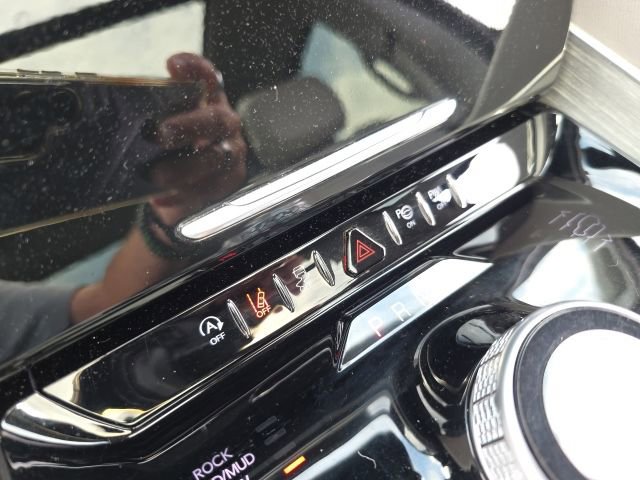Used 2024 Jeep Wagoneer Series III w/ Premium Group I AWD/4WD image 28
