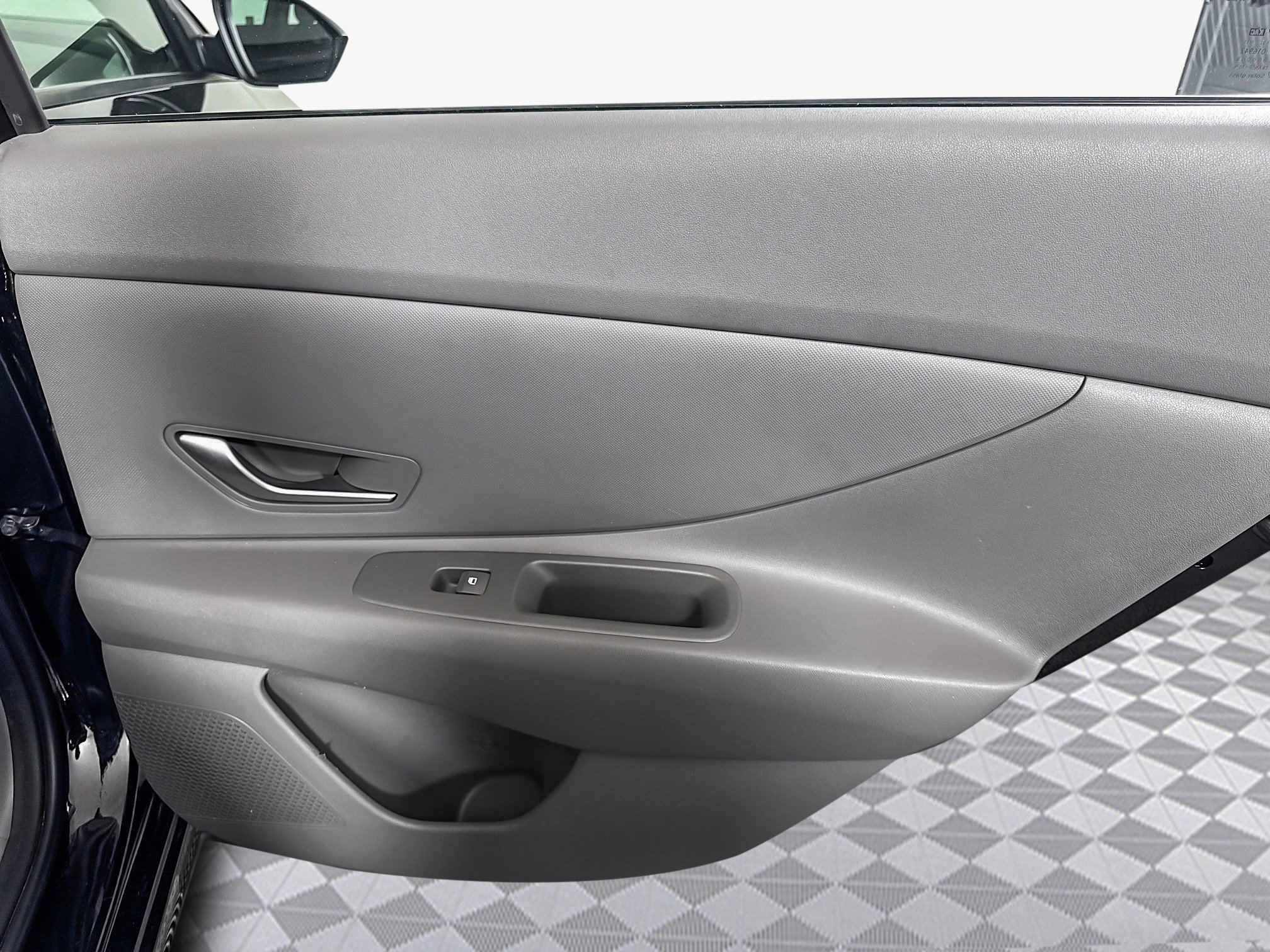 Used 2025 Hyundai Elantra SE image 27